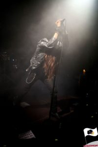 Regarde Les Hommes Tomber